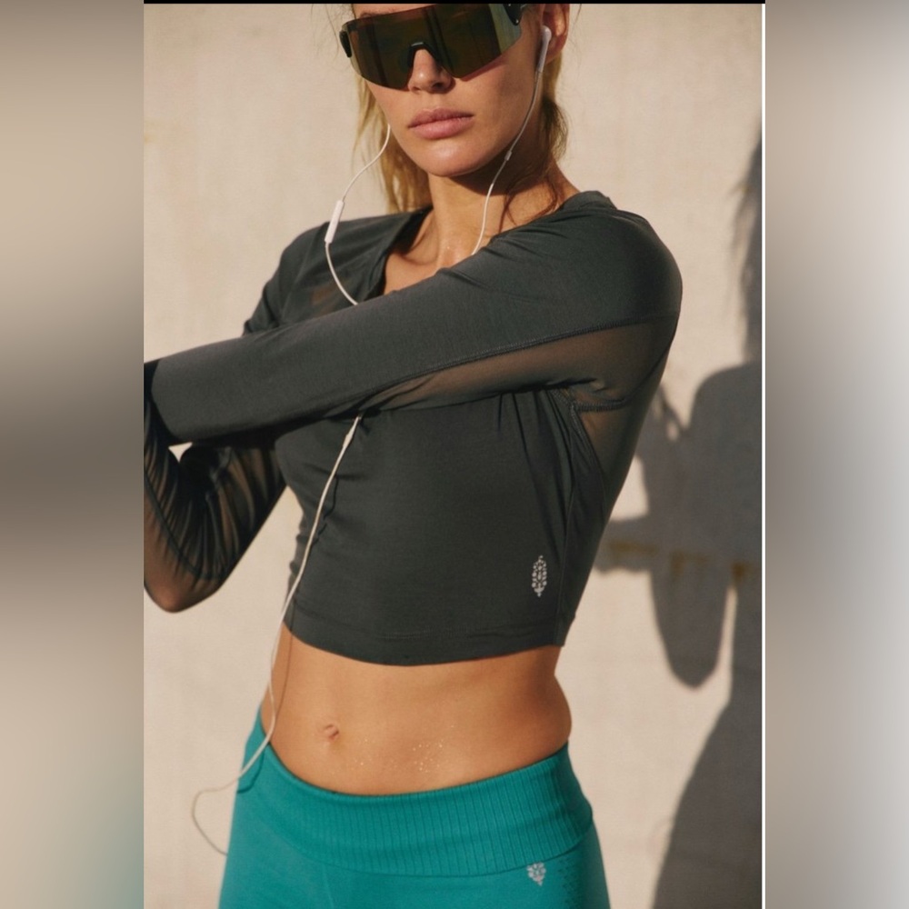 FP MOVEMENT by FREE PEOPLE Freestyle Cropped Long Sleeve ATHLETIC TOP - Picture 3 of 4